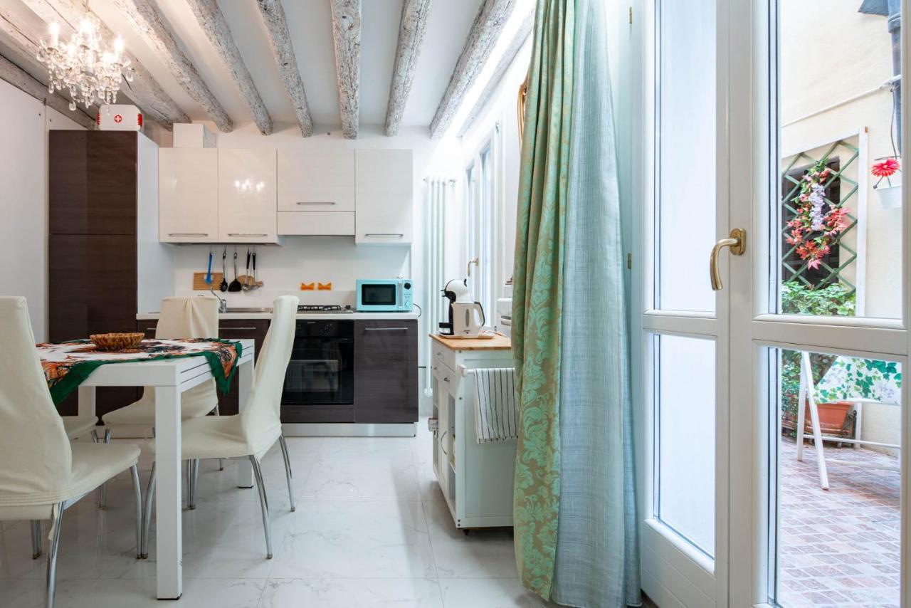 Loving In Venice, 5 Stars Venezia